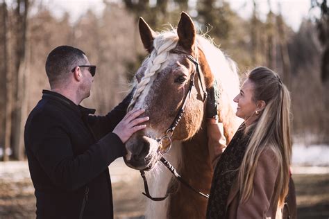 Kristina nuo vaikystės pamėgo žirgus, šio pomėgio ją ragina nepamiršti ir vyras