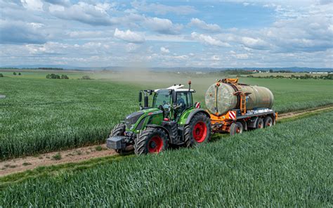 Schema su Fendt 724 Vario traktoriaus techninėmis charakteristikomis