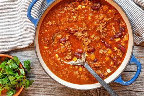 dubuo su čili sriuba su jautienos faršu ir garnyrais