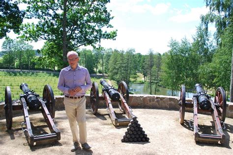 Fotografija, vaizduojanti Šilėnų pelkę su gegužraibiniais augalais.