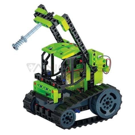 Nuotrauka: modernus vikšrinis traktorius ūkininko lauke.