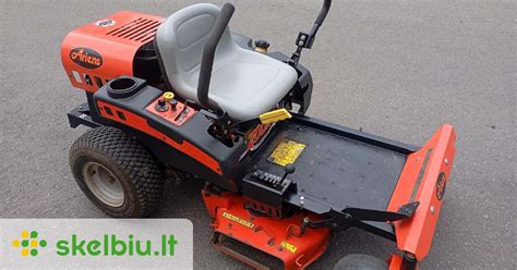 Nulinio apsisukimo traktoriaus valdymo svirtys