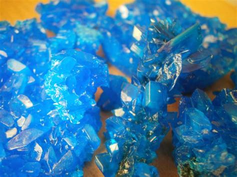 cheminė struktūra CuSO4∙5H2O (mėlynasis akmenėlis)