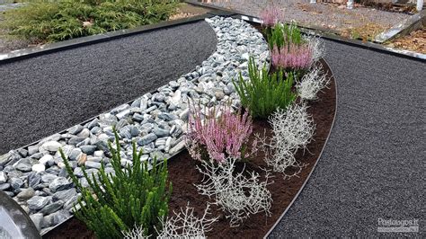 Gėlyno atskyrimas nuo vejos naudojant bortelius