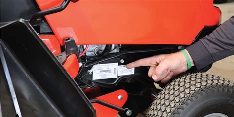 Infografika su sodo traktoriuko dalių kategorijomis