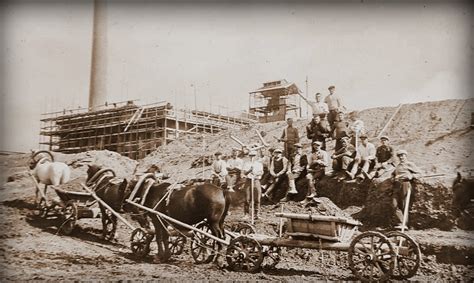 Archyvinė nuotrauka: pirmieji durpių gavybos darbai Tytuvėnuose