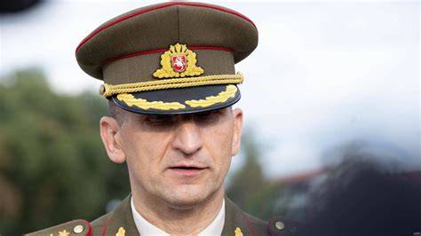 Vaizdinė iliustracija, demonstruojanti akumuliatorinio sekatoriaus veikimo principą ir jo lengvumą naudojant.