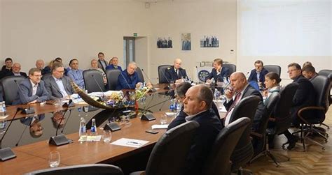 Schema, iliustruojanti lignino sintezės poveikį augalų evoliucijai ir aplinkai.