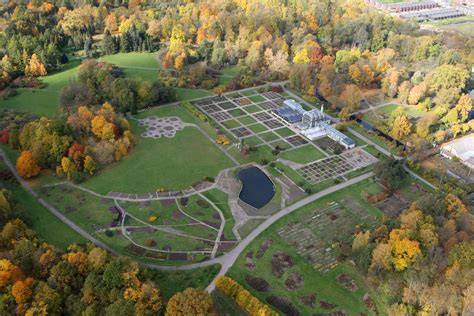 Romėniškas sodas su figūriniais augalais