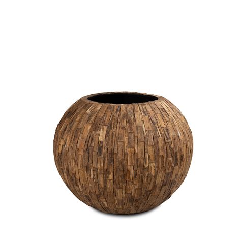 Originalus lauko vazonas, pagamintas iš medžio kelmo