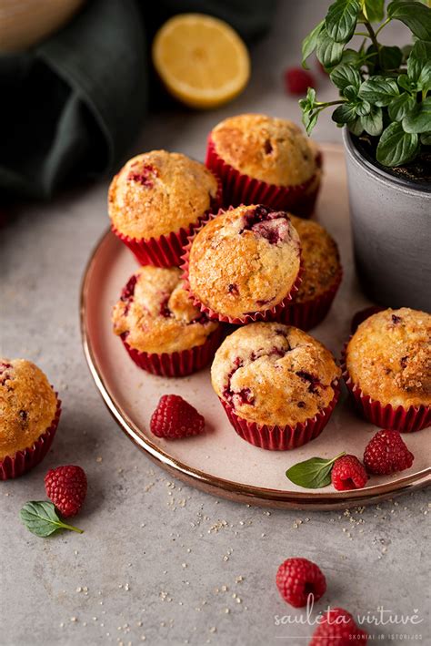 Nuotraukos su pateiktais receptais: varškės keksiukai, arbūzo salotos, desertiniai sumuštiniai