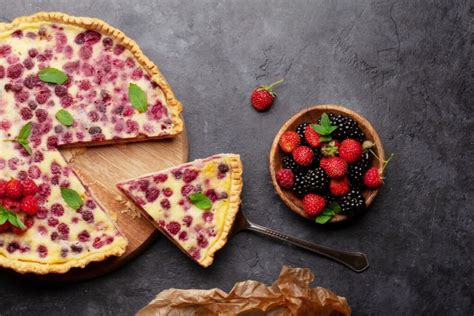 nuotrauka su uogomis prinokusiu vijokliniu augalu