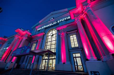 Istorinė nuotrauka su Priekulės geležinkelio stotimi