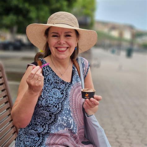 nuotrauka su albinosais žmonėmis arba gyvūnais, iliustruojanti tarptautinę albinosų dieną