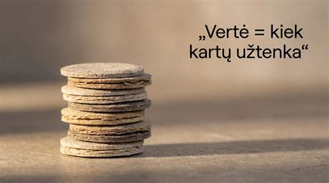 Nuotrauka: Vielinis kirmėlis dirvožemyje, demonstruojantis jo kietą apvalkalą ir kirmėlišką formą.
