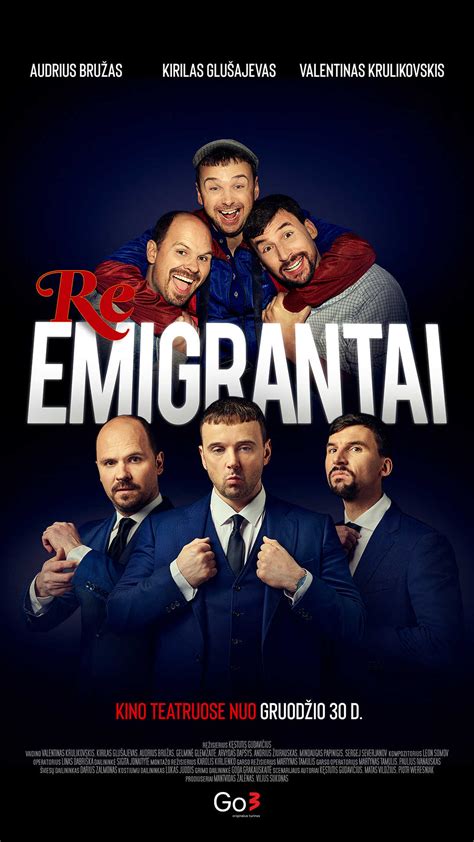 Darbuotojai, renkantys braškes Anglijos laukuose