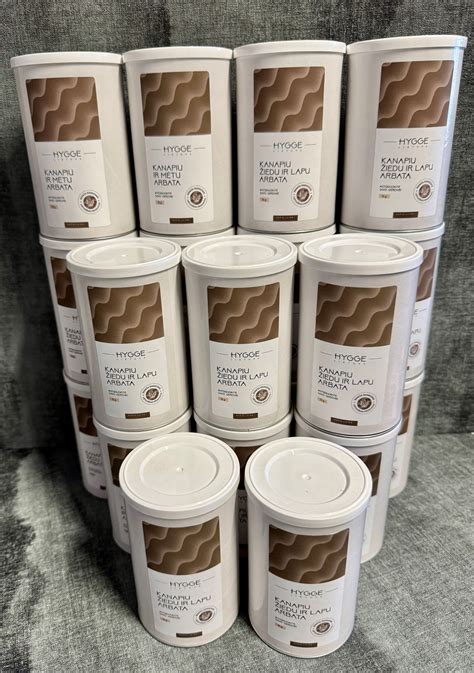 Detalus Calibrachoa lapų ir žiedų vaizdas